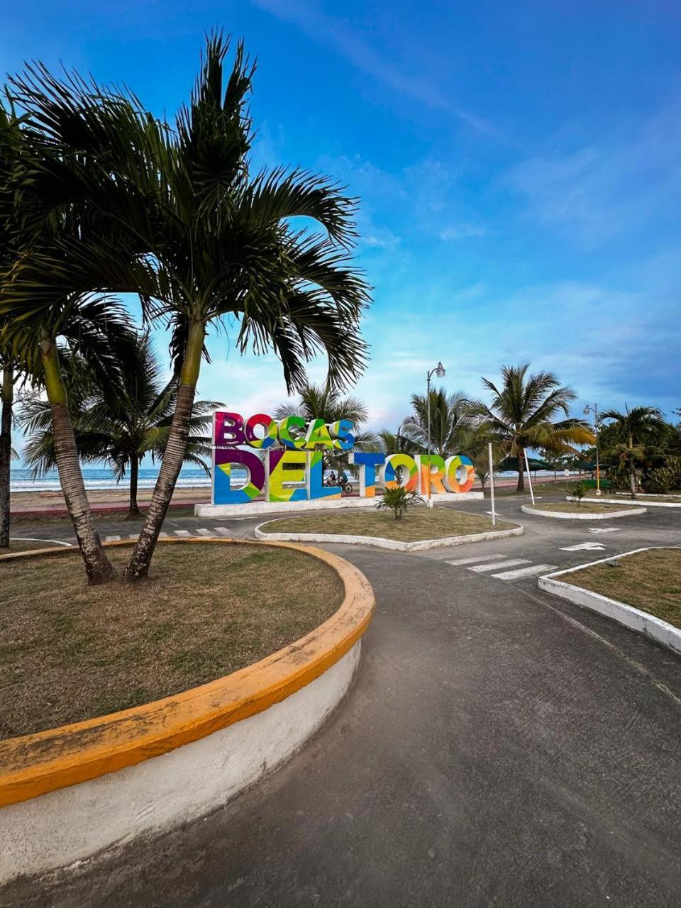 La Y Surf Camp Hotel Bocas del Toro Eksteriør billede